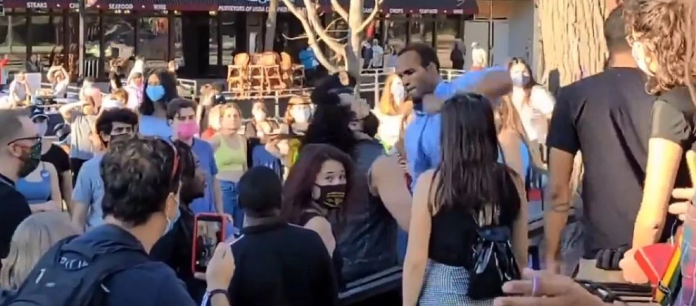 Αμερικανικές εκλογές: Οπαδοί του Τ.Μπάιντεν πιάστηκαν στα «χέρια» με μέλη του κινήματος Black Lives Matter (βίντεο)